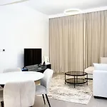 1Br Fully Furnished Apartment In Dubai